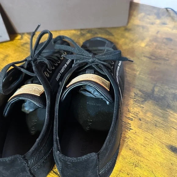 Authentic Men’s Sneaker Louis VuittonSize 7 /L 0019/Leather/Black without box